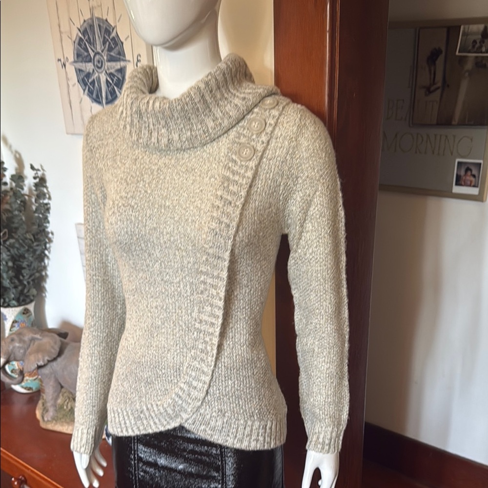 BWT northern reflections size small Cozy Cream Sweater with Button Detail
